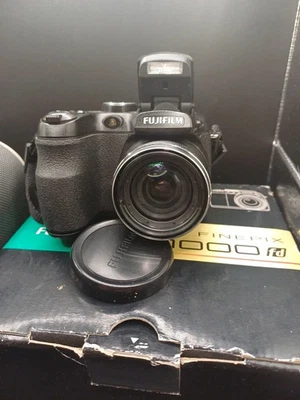 Appareil Photo Fujifilm Finepix S1000 fd - 10Mpx - Zoom x12 - boite / accessoire - Photo 1/4