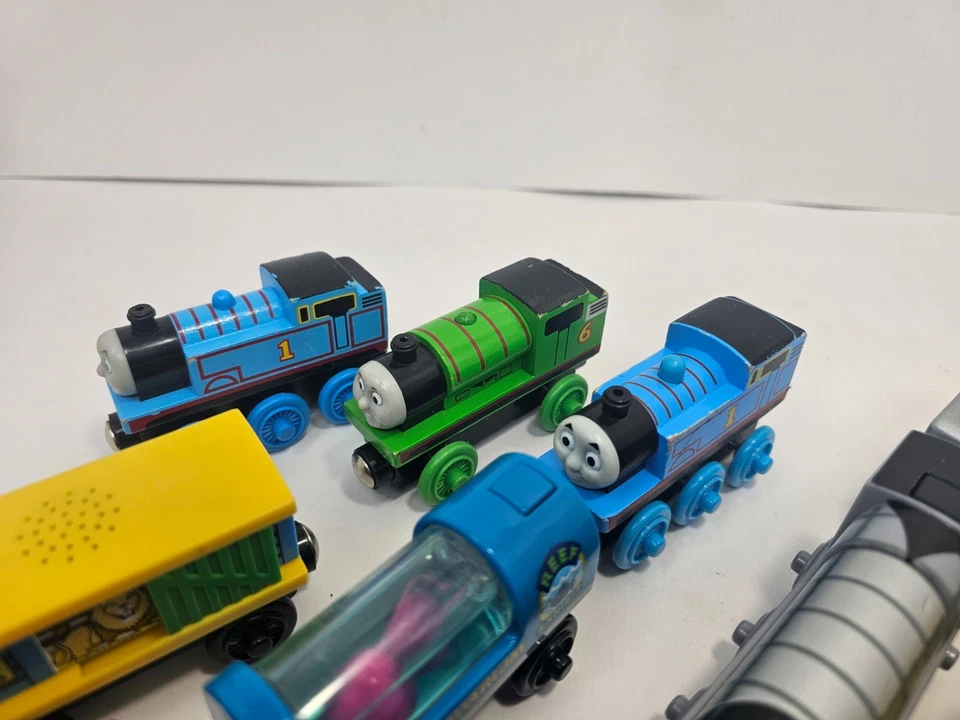 Thomas Tank Engine Train & Friends Madera Magnética Lote Mixto de 15 Trenes Mattel Foto 4 de 4