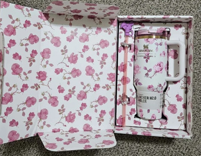 Stanley X Love Shack Fancy 40 Oz Quencher Tumbler   Blooming Heirloom Edition