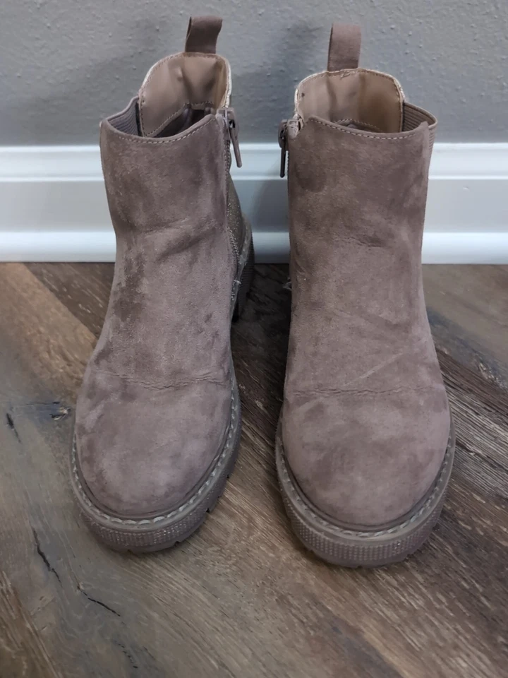 Girl's Steve Madden Howler Boots Taupe W/ Sparkly Heel Sz. 13 - Image 2 of 4