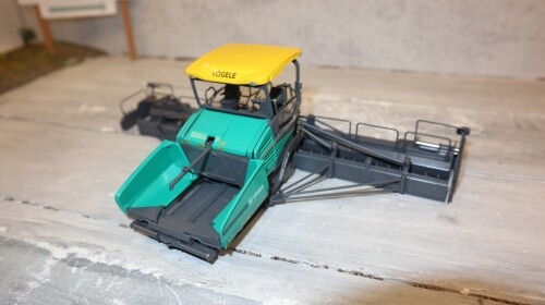 NZG 8591 in 1:50, VÖGELE Straßenfertiger SUPER 2100-3, NEU in OVP - Bild 1 von 1