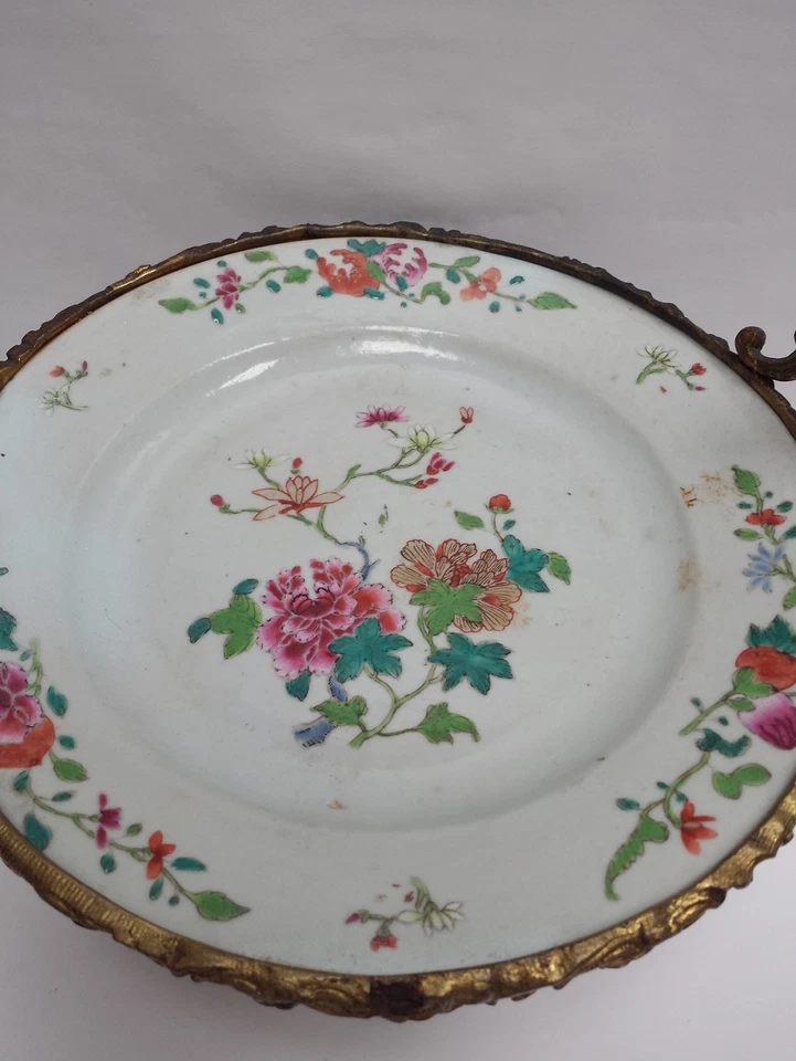 Antigua placa rosa familiar europea esmaltada pintada a mano marco de bronce deslizado Foto 4 de 4