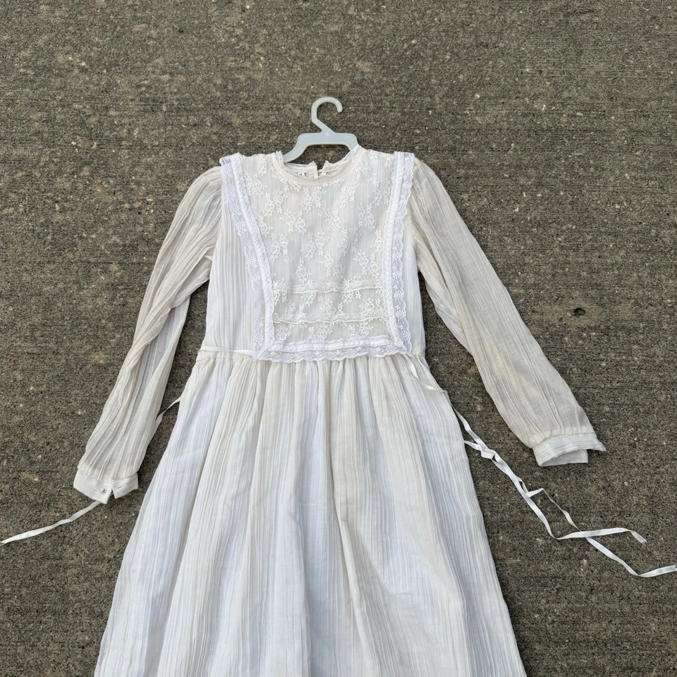 De Colección Vestido Niñas 14 Blanco Volantes Reunidos Cottagecore Pradera Delantal Encaje Perlas Foto 3 de 4