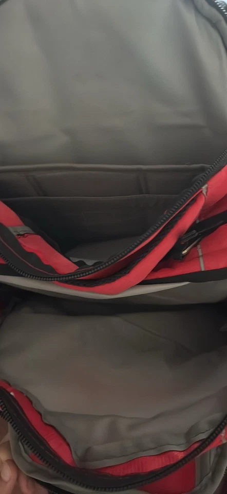 Mochila High Sierra acolchada roja sistema de correa de suspensión senderismo camping Foto 2 de 3