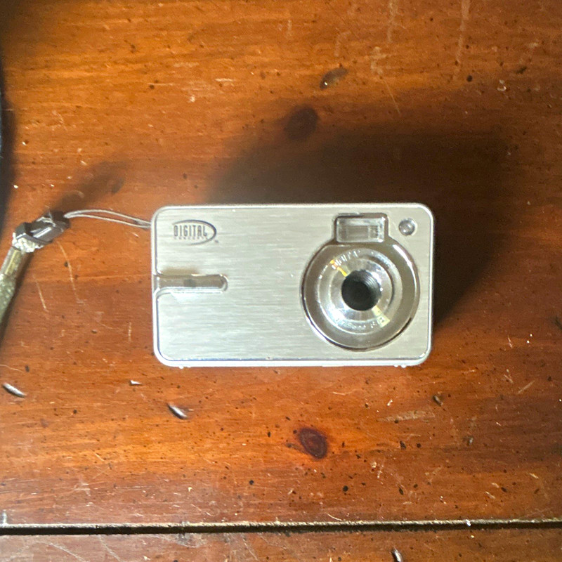 Digital Concepts Compact Digital Camera Silver Point & Shoot Built-In Flash