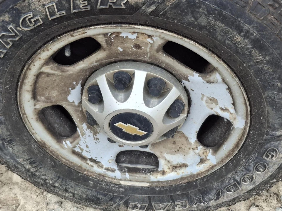 Conjunto de luz trasera izquierda usado se adapta a: camioneta Chevrolet Silverado 2500 2011 Foto 4 de 4