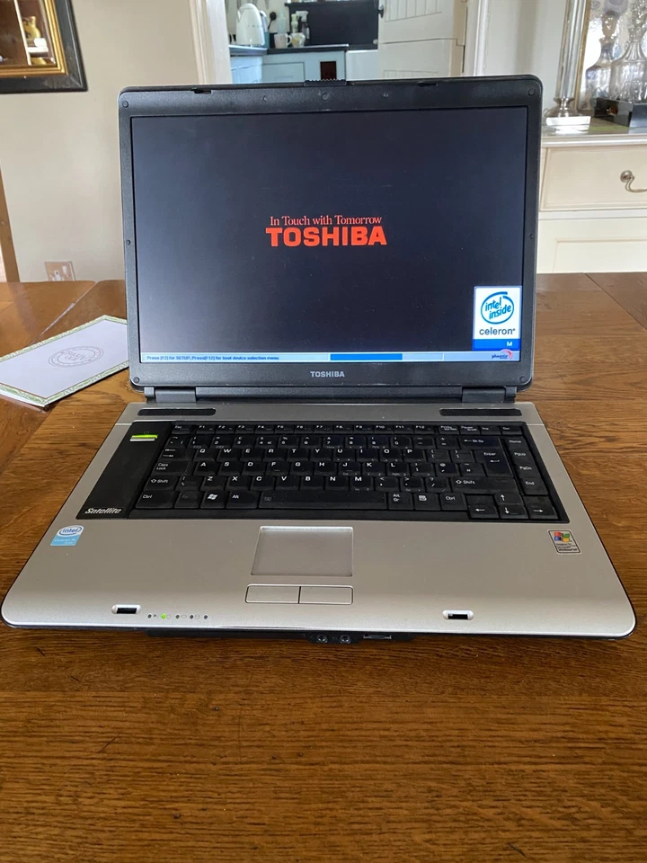 Toshiba Satellite A100 - 521 15.4" Laptop Computer - Windows XP - Image 4 of 4