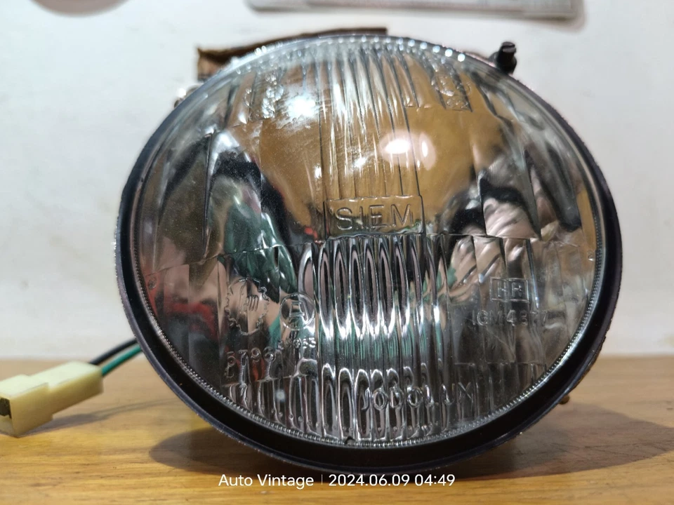 Alfa Romeo Alfetta 1.6 & 1.8 ab 77 Alfetta Gt Siem Unit Headlight Light Beacon - image 3 of 4