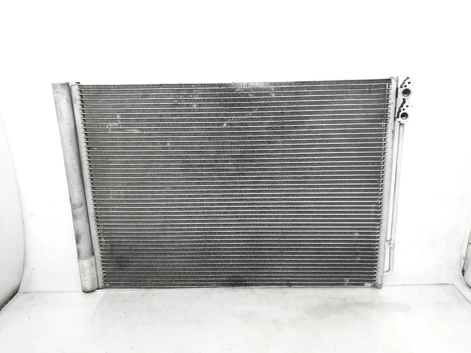 Condensador de aire acondicionado BMW 535I 2011-2016 64-50-9-109-723 *Pequeña abolladura* Foto 4 de 4