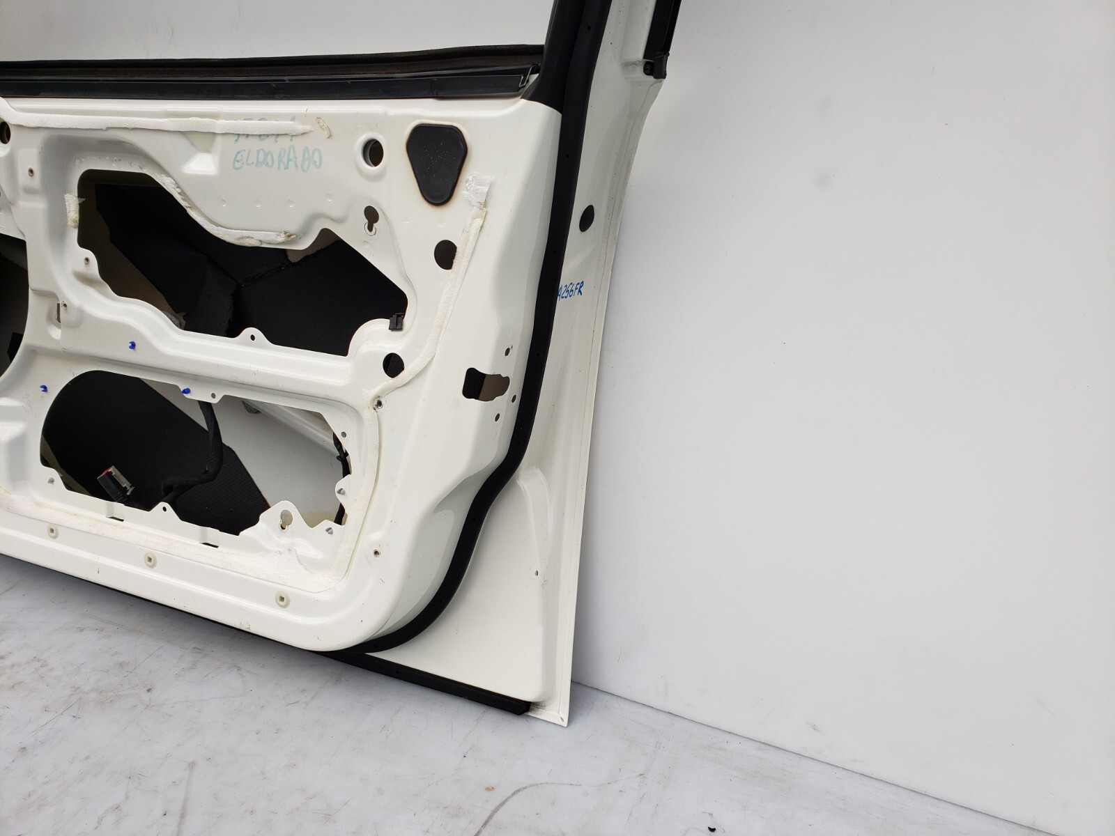 ✅ 03-12 OEM Maserati Quattroporte M139 Front Right Passenger Door Shell White *