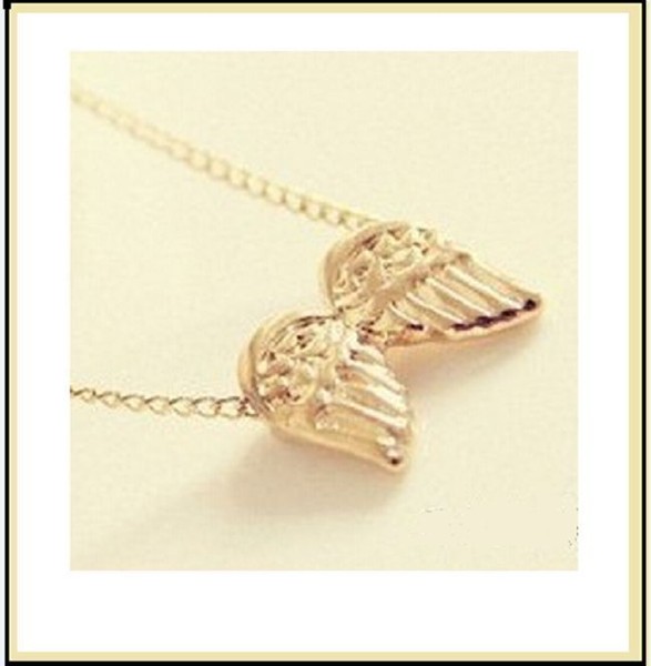 CADENA Y COLGANTE ALAS DE ORO NOVEDAD DE ESTA  NUEVA ESTACIÓN