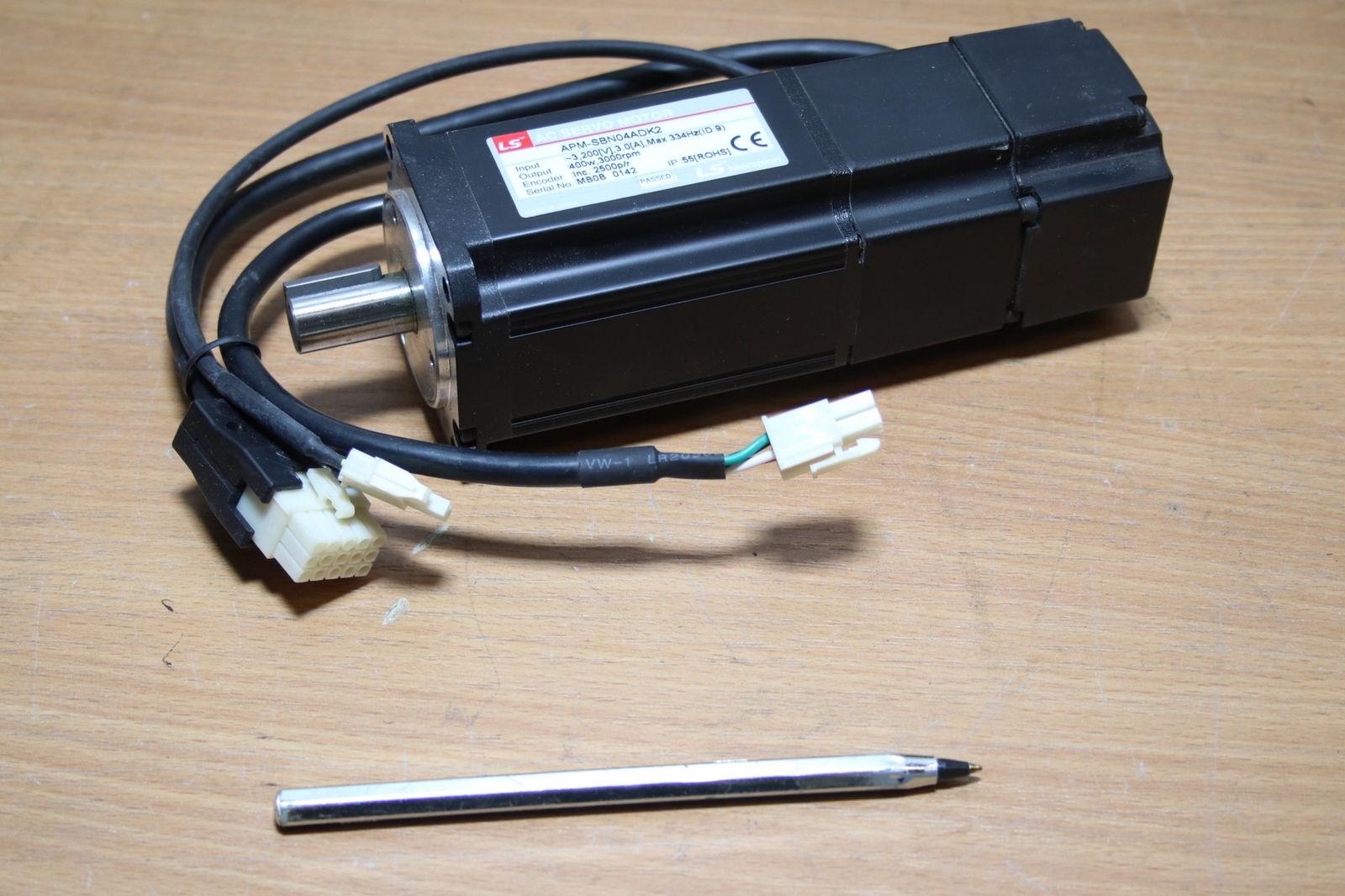 Servo moteur AC LS APM-SBN04ADK2 neuf d'ancien stock pour automatisme