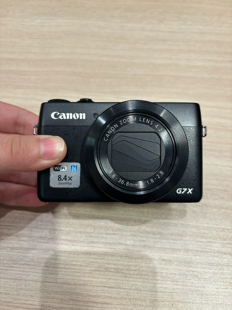Canon PowerShot G7X Optical Zoom Flip Touch Screen