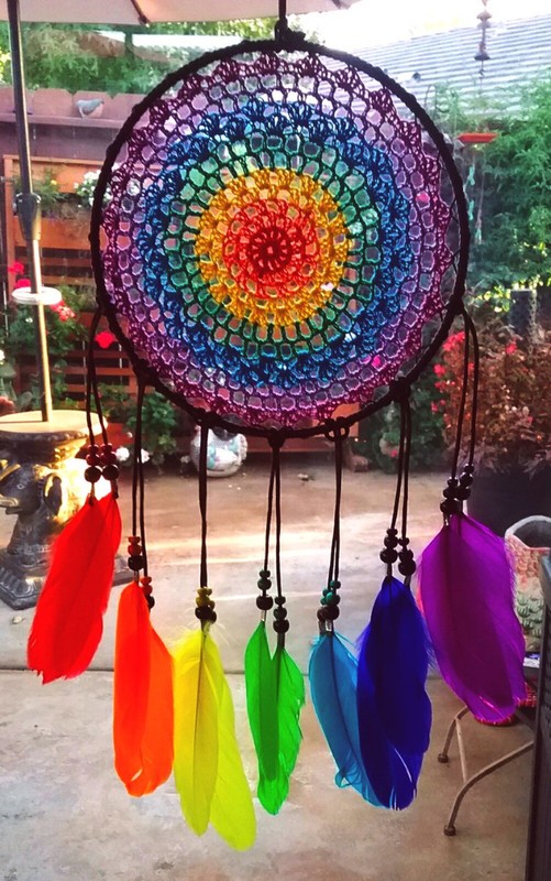 NEW HANDMADE NATIVE AMERICAN DESIGN CROCHET DREAMCATCHER WITH CHAKRA FEATHERS