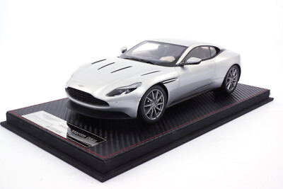 Aston Martin DB11 - Silber - 1:18 - FrontiArt (SA005-01)