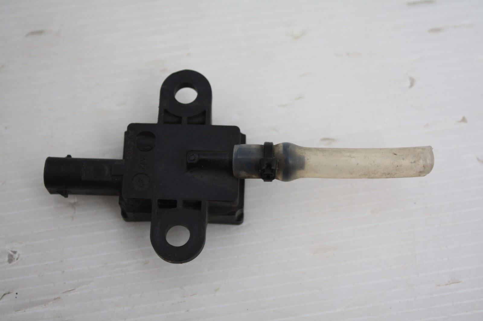 MB SL R231 Front Pedestrian Protection Pressure Sensor A2319052500 