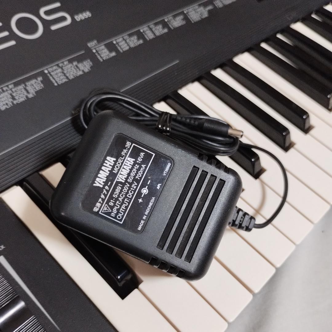 YAMAHA EOS DS55 FM Digital Synthesizer Keyboard 200 Voices w/ AC