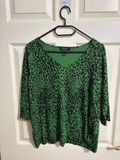 Ladies New look Maternity 3/4 sleeve green leopard print v neck top size 14