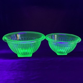 Set of 2 Vintage Green Uranium Glass Ribbed Nesting Mixing Bowls (1C) MO#542