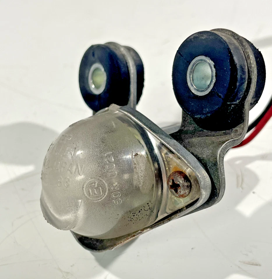 Lámpara de luz de registro de matrícula trasera Kawasaki ZZR600E ZX600E ZX600E ZZR 600 E 1993 - 2006 Foto 3 de 4