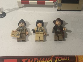 Lego INDIANA JONES MOTOTCYCLE CHASE #7620 W/ Minifigures & Manual