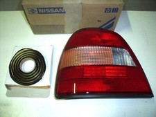 Feu arrière Nissan SUNNY