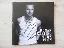 Ronan Keating Autogramm signed CD Booklet "Turn It On"