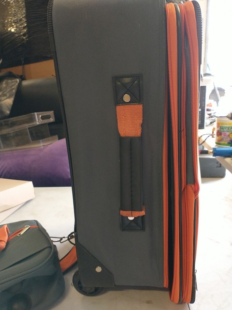 Rockland F102 Expandable Carry-On 