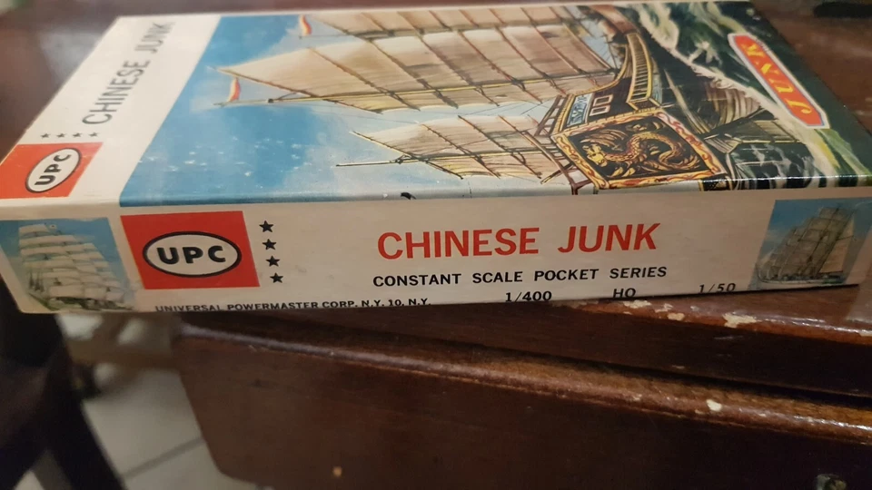 UPC 1/400 CHINESE JUNK PLASTIC MODEL KIT VINTAGE - Immagine 2 di 4