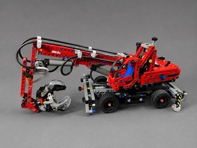 LEGO TECHNIC: Material Handler (42144)