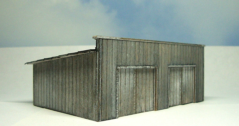 Modelo de garaje de madera construido a escala HO Foto 3 de 4