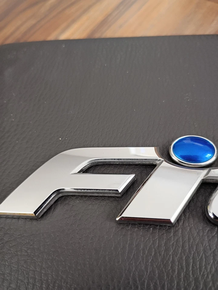 2007 2008 HONDA FIT ЗАДНЯЯ КРЫШКА БАГАЖНИКА СЕРЕБРЯНАЯ ЭМБЛЕМА ЛОГОТИП ЗНАЧОК СИМВОЛ БУКВЫ - Изображение 3 из 4