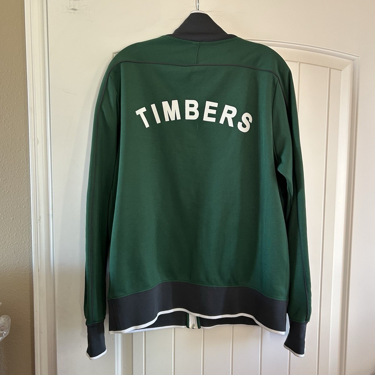 Nike Portland Timbers Soccer Track jacket. Size men's Large Green