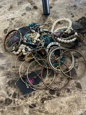 Lot of jewelry no broken pieces necklaces bracelets earrings
