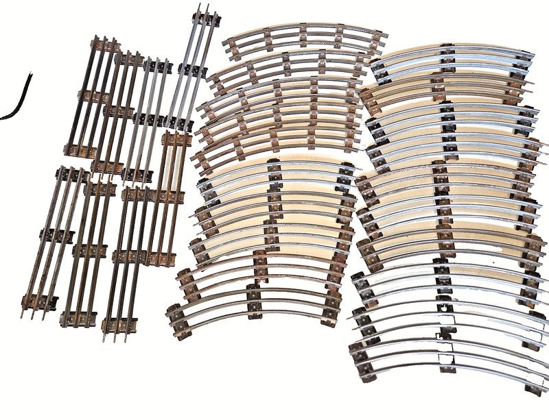 Lionel O and O27 tubular 3 rail track lot of 28 pieces straight and curves