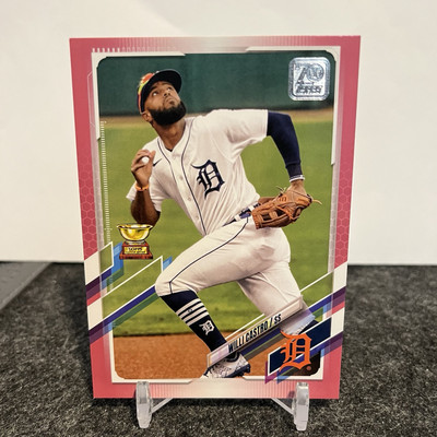 2021 Topps Mother's Day Hot Pink /50 Willi Castro #339 Detroit Tigers Rookie Cup