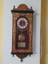 Orologio A Pendolo Antico Da Muro In Legno con numeri.