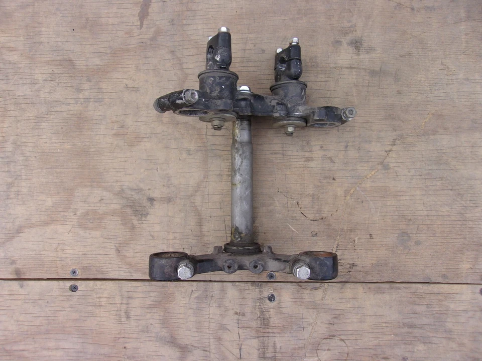 Árbol triple delantero, puente de dirección, soportes de manillar 1981 Yamaha XS400S Foto 4 de 4