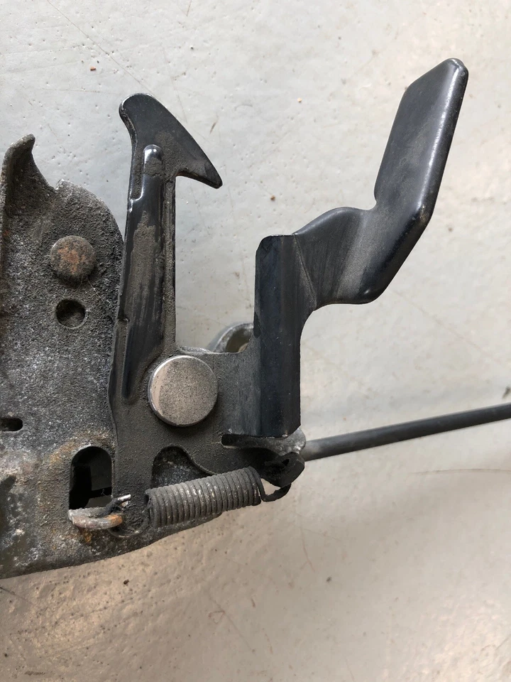 Nissan Murano 2003-2007 cierre de capó OEM Foto 4 de 4