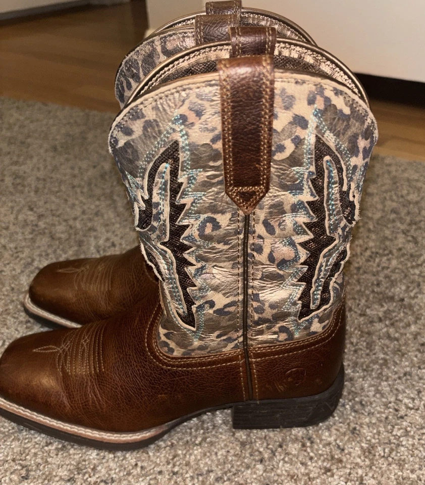 Botas de Vaquero Ariat Wiggle Room Marrón y Estampado de Leopardo Talla 3 Niños Foto 2 de 4