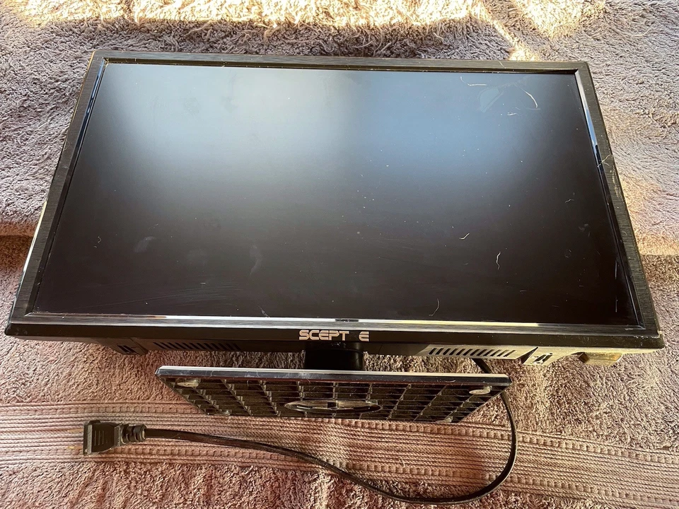 Sceptre E19 19" TV/Computer Monitor Black  -Partially Works, For Parts/Repair - Image 2 of 4