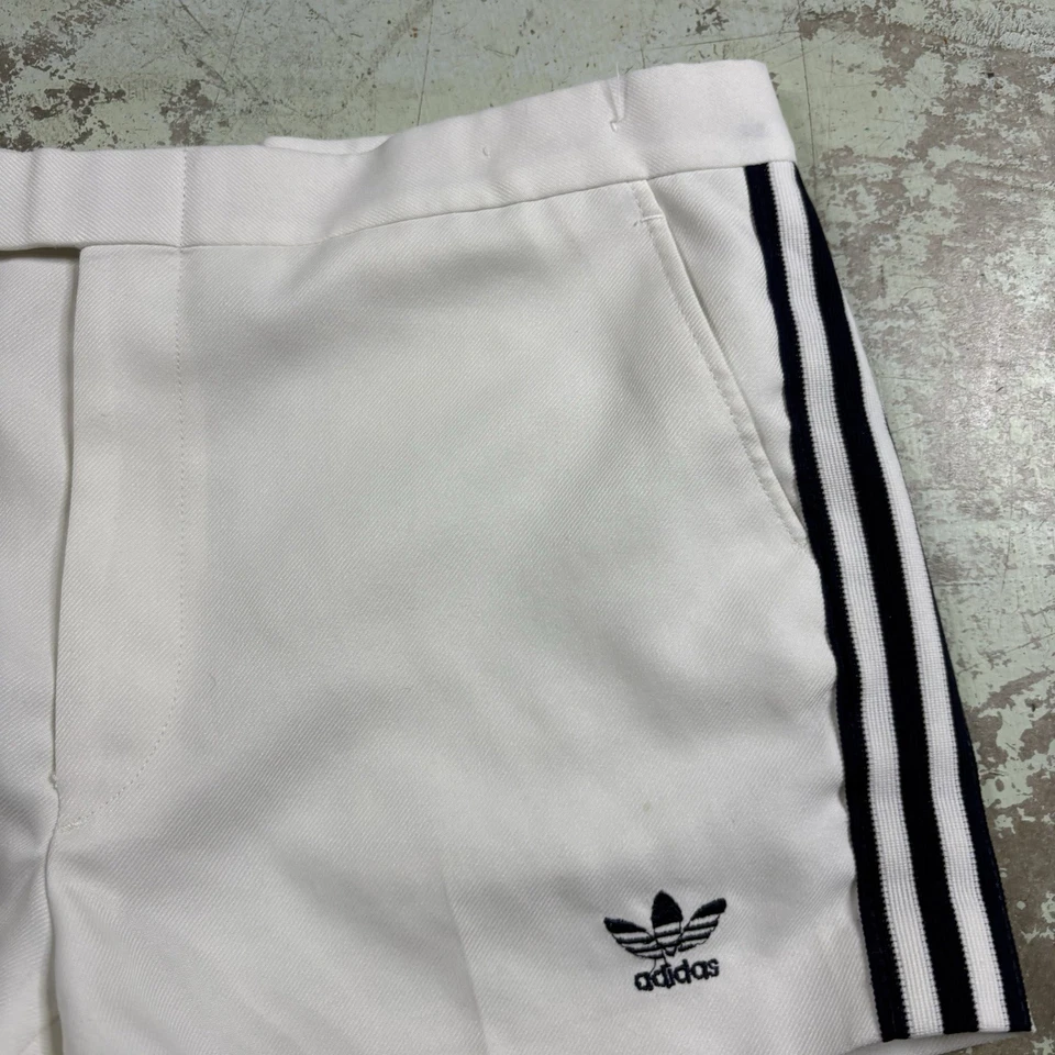 Vintage 80’s Adidas Original Trefoil Tennis Shorts Size 38 (37”x3”) White Navy - Image 3 of 4