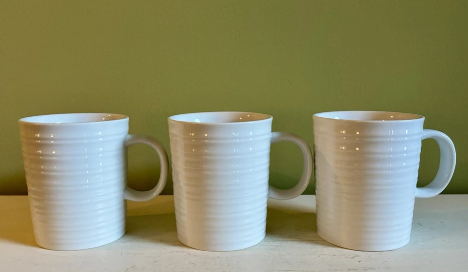 Juego de 3 tazas blancas Better Homes & Gardens Anniston usadas en excelente estado Foto 2 de 4