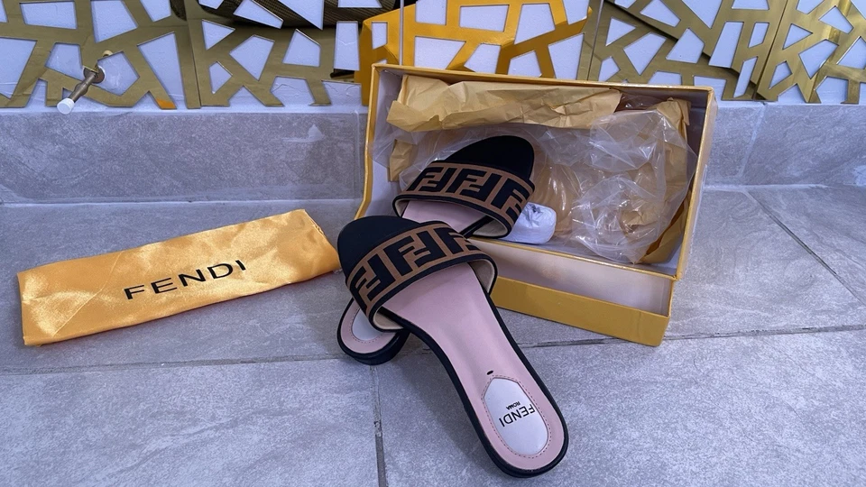 Sandalias Fendi para mujer talla Au 7,5, talla UE 38 hechas en Italia Foto 3 de 4