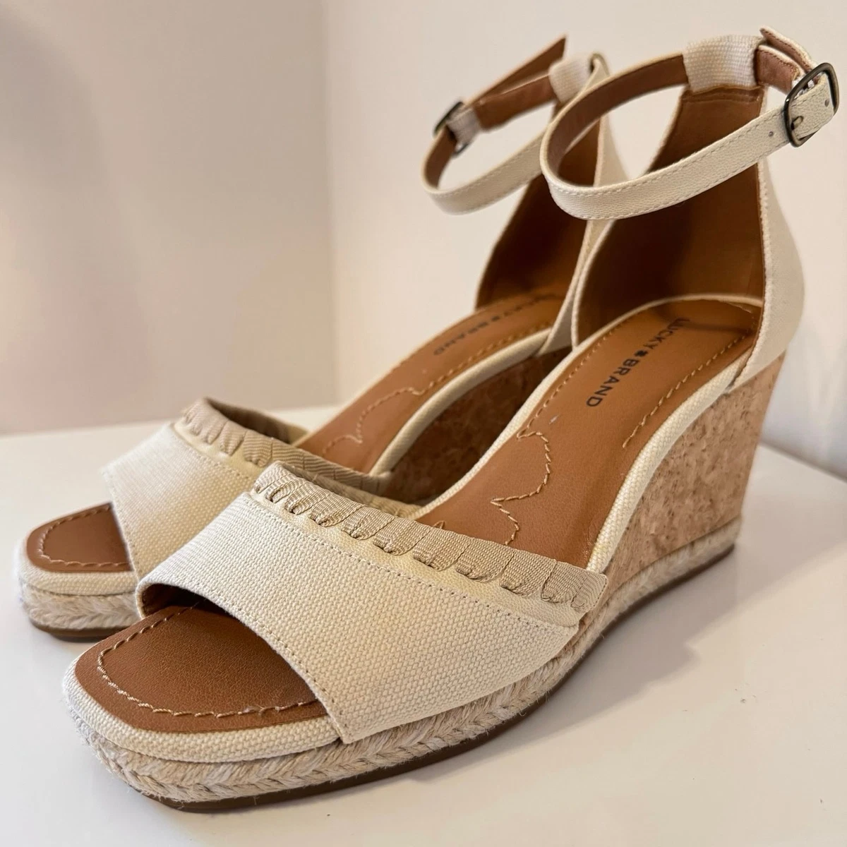 Lucky Brand Women display picture 1