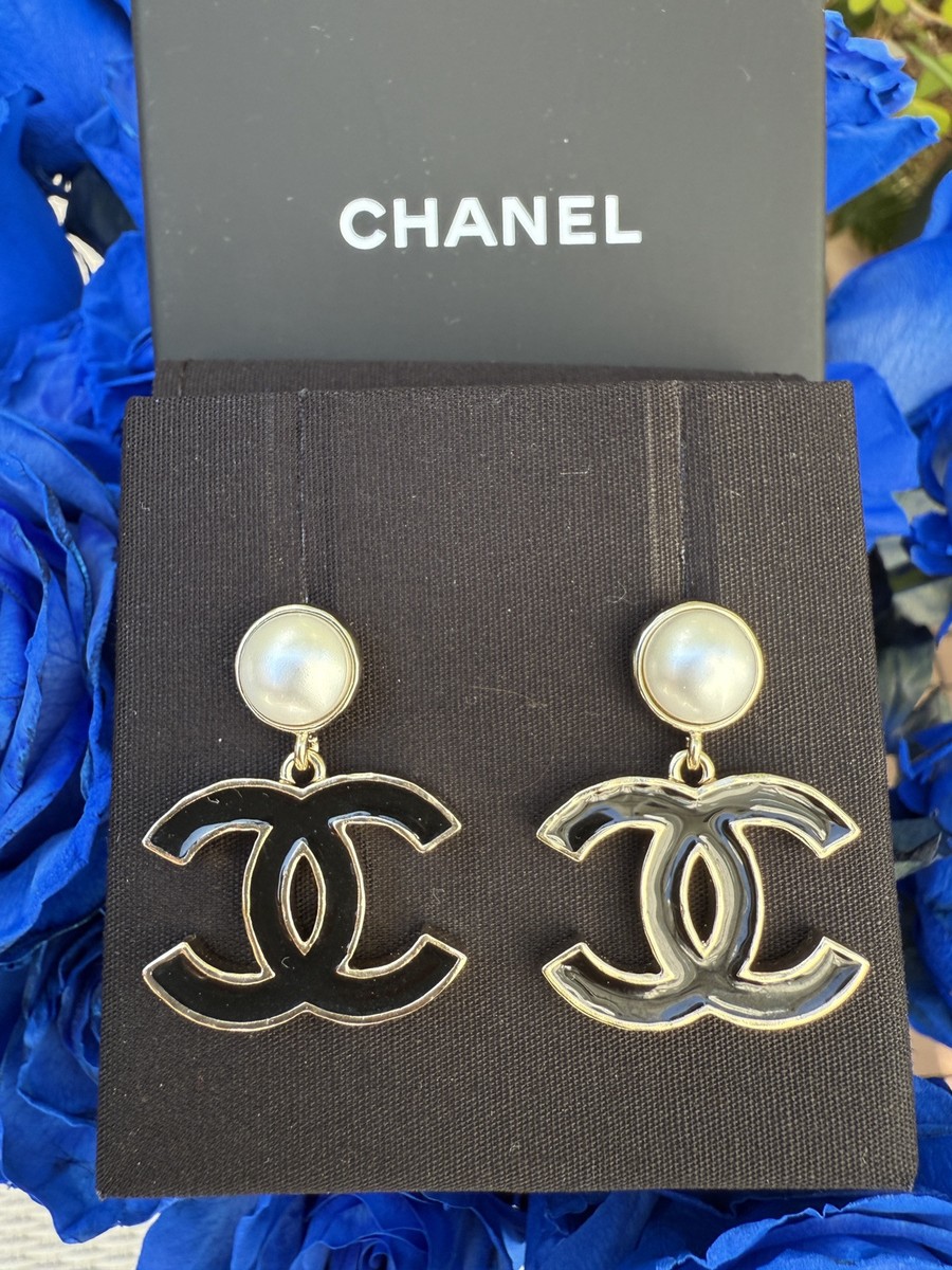 Chanel 25P CC Logo Black Metal Resin Gold Tone Stud White Pearl