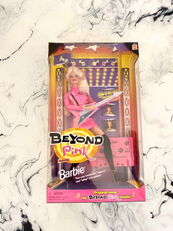 Vintage Mattel  Beyond Pink Barbie  1998  Cassette guitar Pink New NRFB #20017