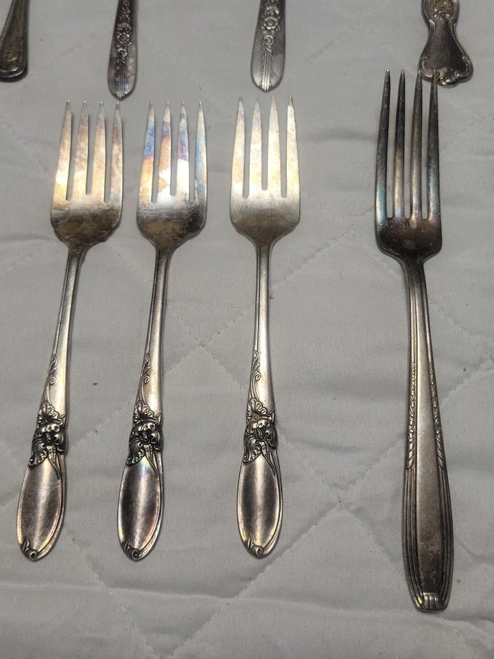 Lote de 32 piezas cucharas, tenedores, cuchillos cubiertos para servir plateados vintage Foto 3 de 4