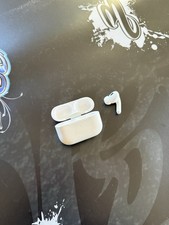 Apple AirPods Pro 2nd Generation Only One AirPod Case Does Not Connect
