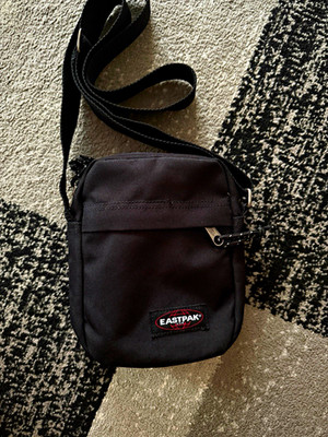 Eastpak Umhängetasche Crossbody Crossover Bag Schwarz Schultertasche